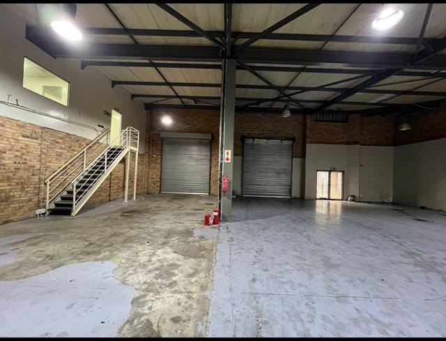 601M² WAREHOUSE TO LET IN LASER PARK